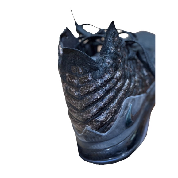 Nike LeBron 17 Currency-Size 10 - Picture 3 of 16